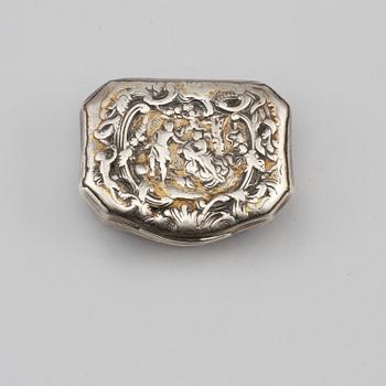 DOSA, silver, rokoko, omkring 1700-talets mitt, vikt 90 g.