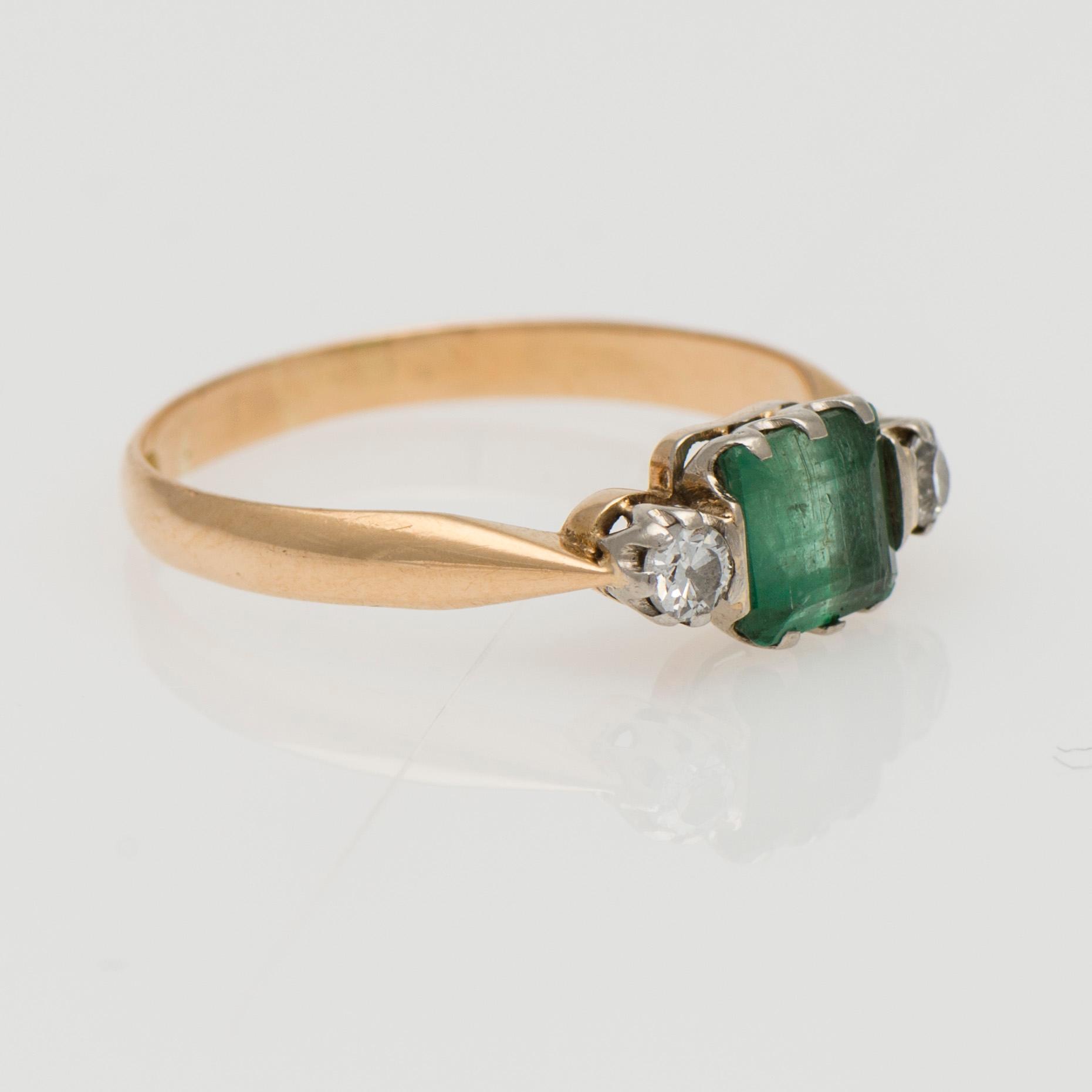 RING, fasettslipad smaragd, 16/16 slipade diamanter. G. A. Amberg, Helsingfors 1937.