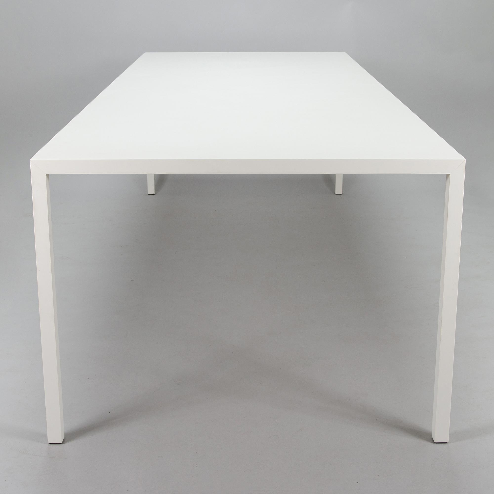 Piergiorgio och Michele Cazzaniga, bord, "Tense", MDF Italia, 2010-tal.