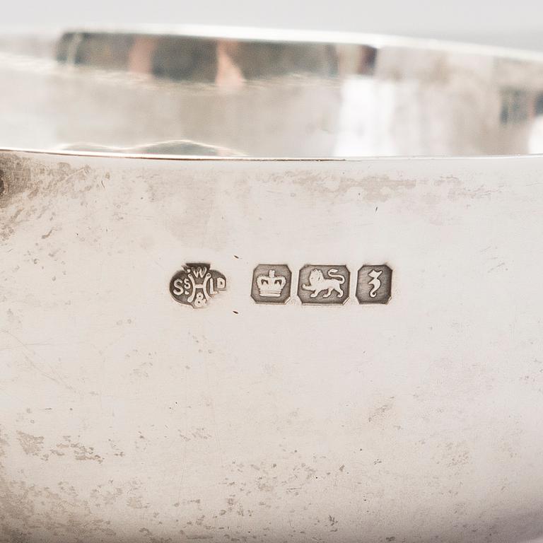 MALJOJA, 2 kpl, hopeaa, ja pikari, Wien Sheffield Kiina tms. Uushopea tarjotin, Ei huutokauppaan.