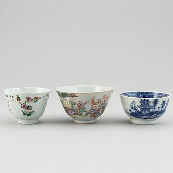 A group of 19 chinese porcelain objects, Qing dynasty and 20th century.