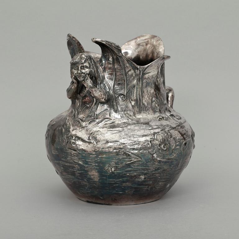 VAS, försilvrat tenn, CG Hallberg, jugend 1900-talets första hälft, trol producerad av J.P. Kayser, Krefeld, Germany.