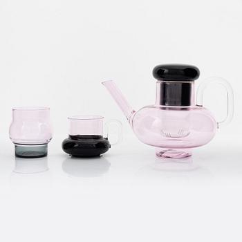 Tom Dixon, A 'Bump' glass teapot with for cups and a pair of glasses.