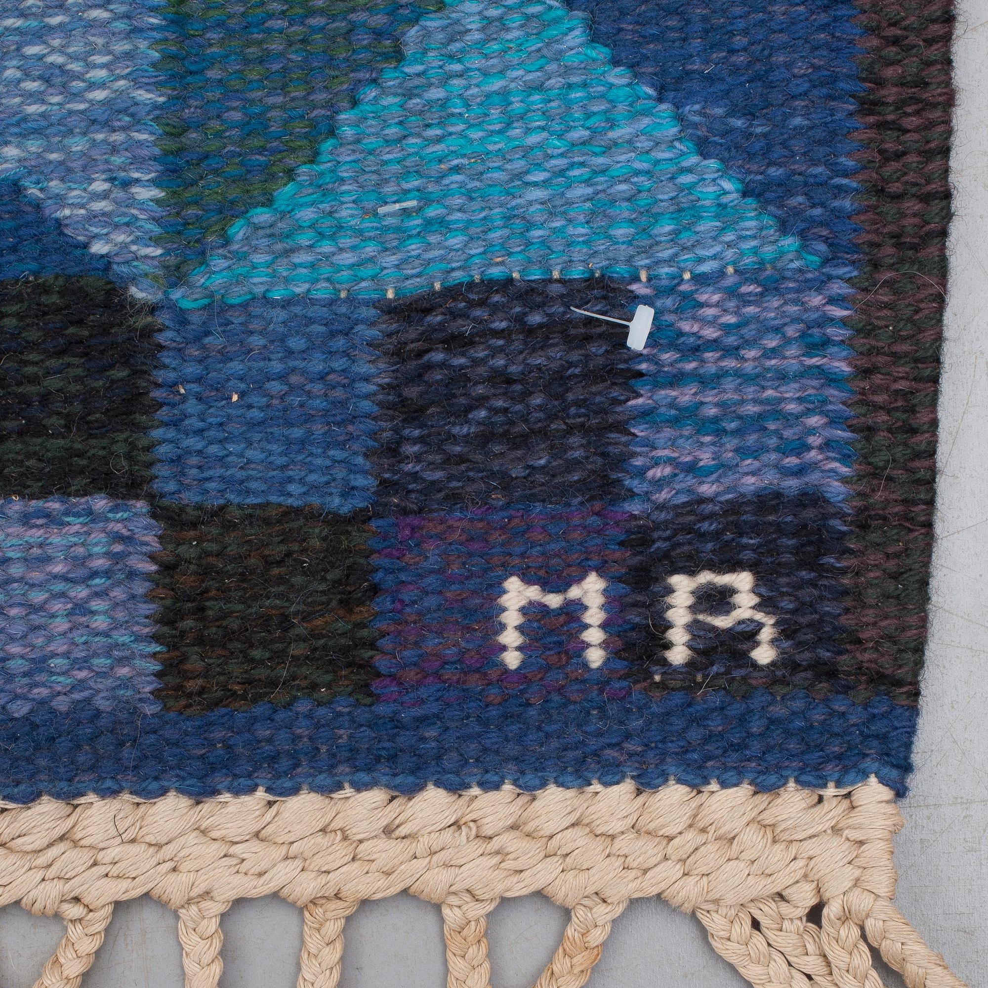 MATTA. "Rubirosa, blå". Gobelängteknik. 343 x 224 cm. Signerad AB MMF MR.