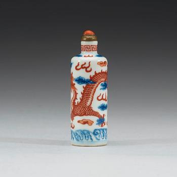 SNUSFLASKA, porslin. Qingdynastin, Guangxu sex karaktärers märke och period (1875-1908).