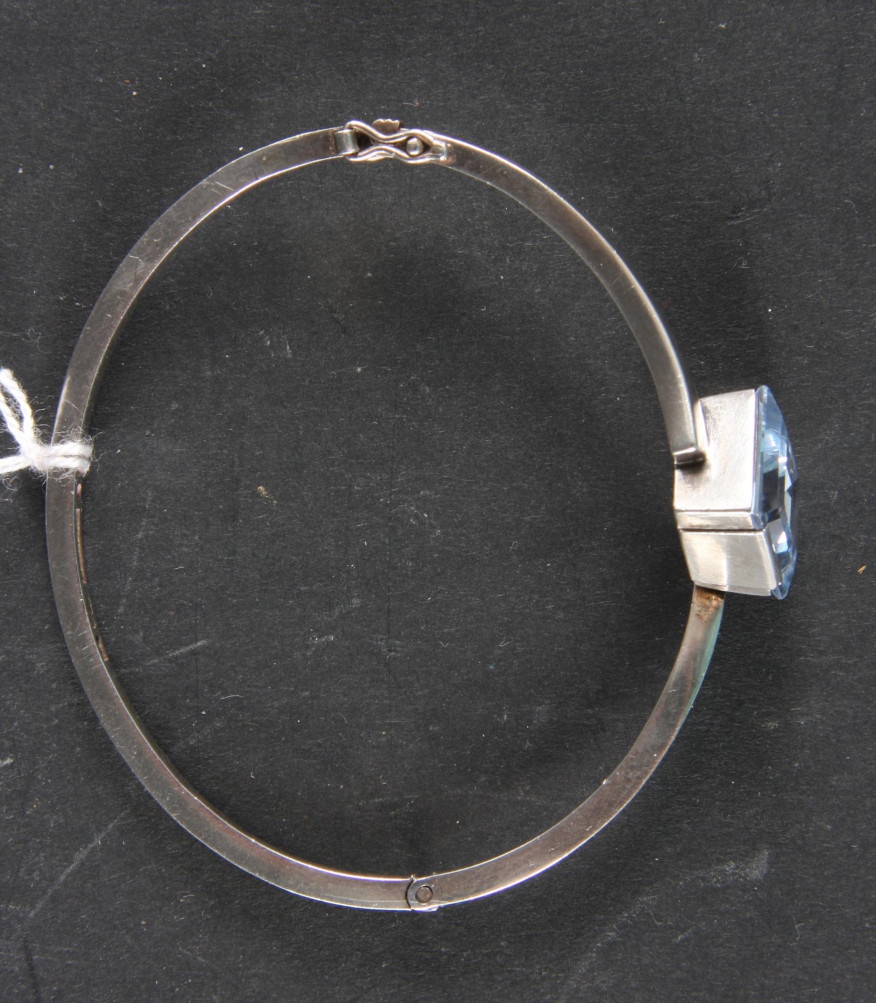 ARMRING. Stigbert, silver 1944, med syntetisk spinell.