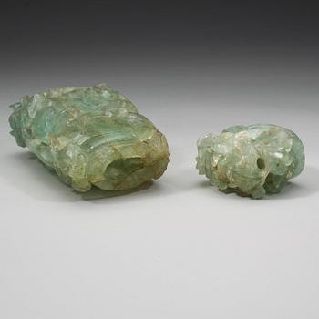 A carved fluorite vase with cover, late Qing dynasty.