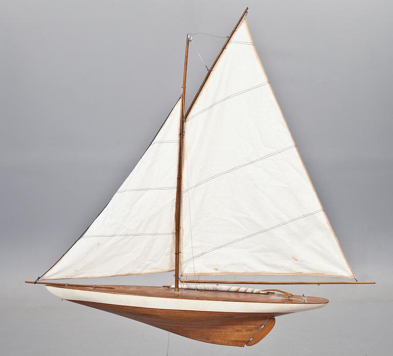 MODELLSEGELBÅT, 1900-talets andra hälft.