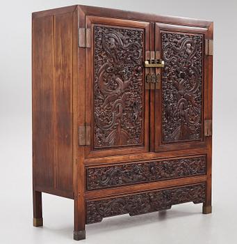A large Imperial Hongmu compound cabinet, Qingdynasty, 19th century.