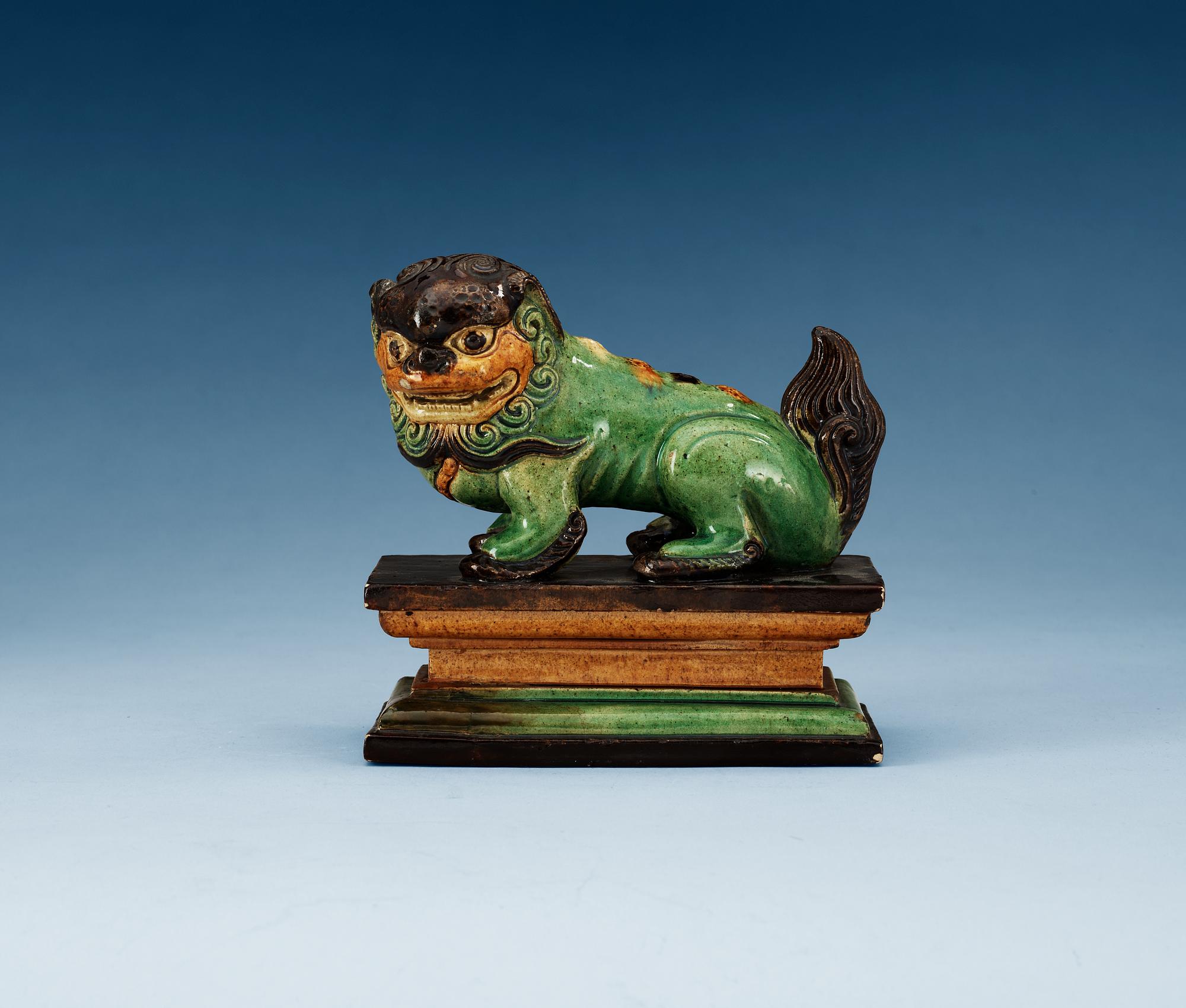 FIGURIN, keramik. Qing dynastin, 1800-tal.