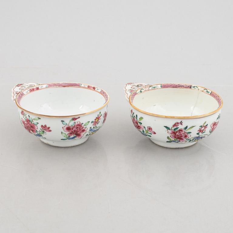 A pair of Famille Rose porcelain cups, China, Qing dynasty, Qianlong (1736-95).
