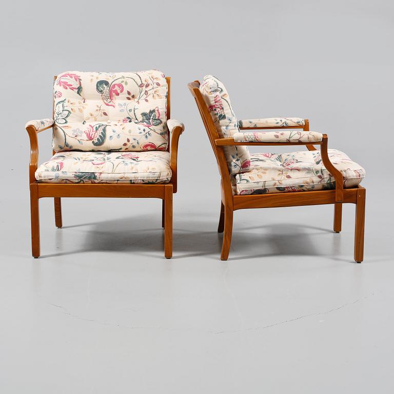 FÅTÖLJER, ett par, 1900-talets andra hälft.