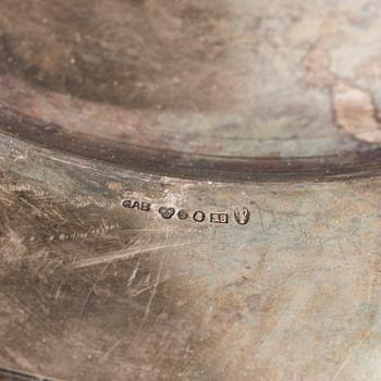 Two silver serving dishes, one marked GAB, Stockholm, Sweden 1944. Total weight 1620 g.