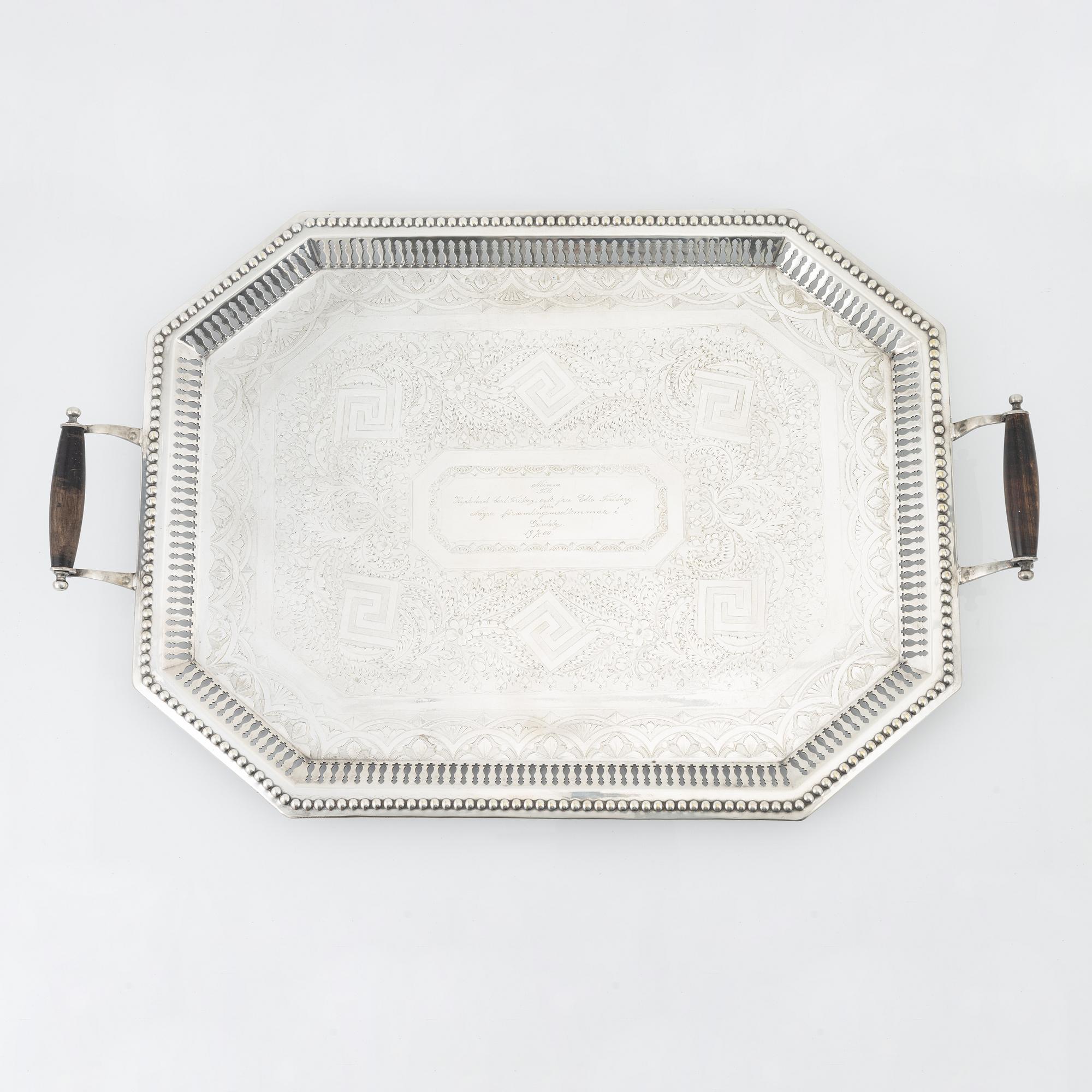 Bricka, nysilver, år 1900.