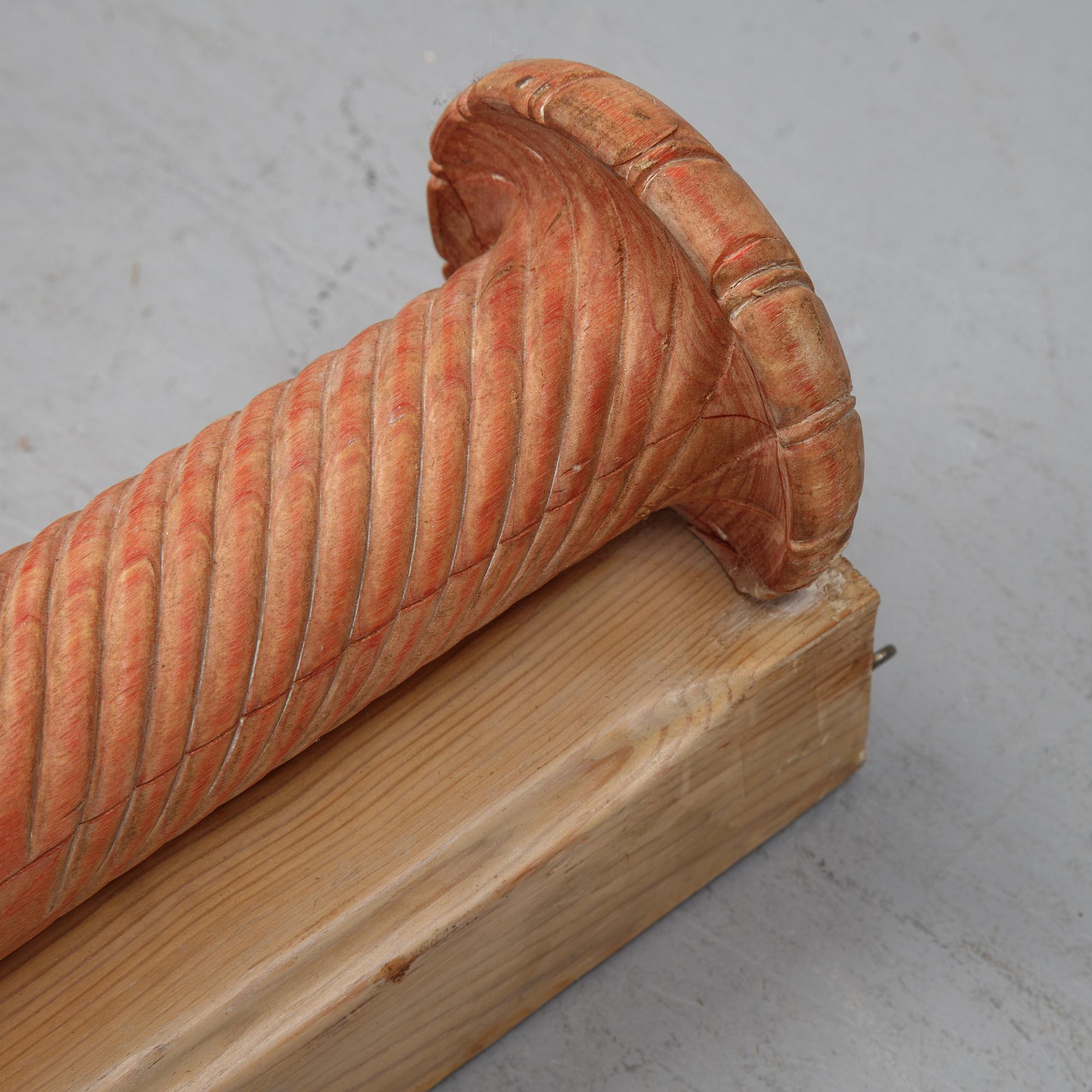 A pair of 20th century decor elements.