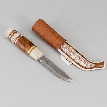 ANDERS SUNNA, a reindeer horn Sami knife, signed A Sunna.