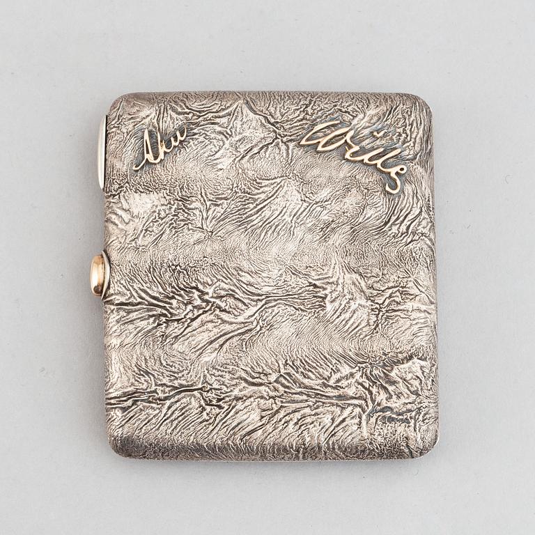 A finnish parcel-gilt silver cigarette case, Turku 1924.