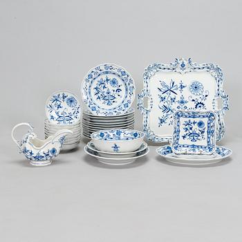 Meissen, Servisdelar, 50 delar, porslin, "Zwiebelmuster/Lökmönstret", Meissen, Tyskland.