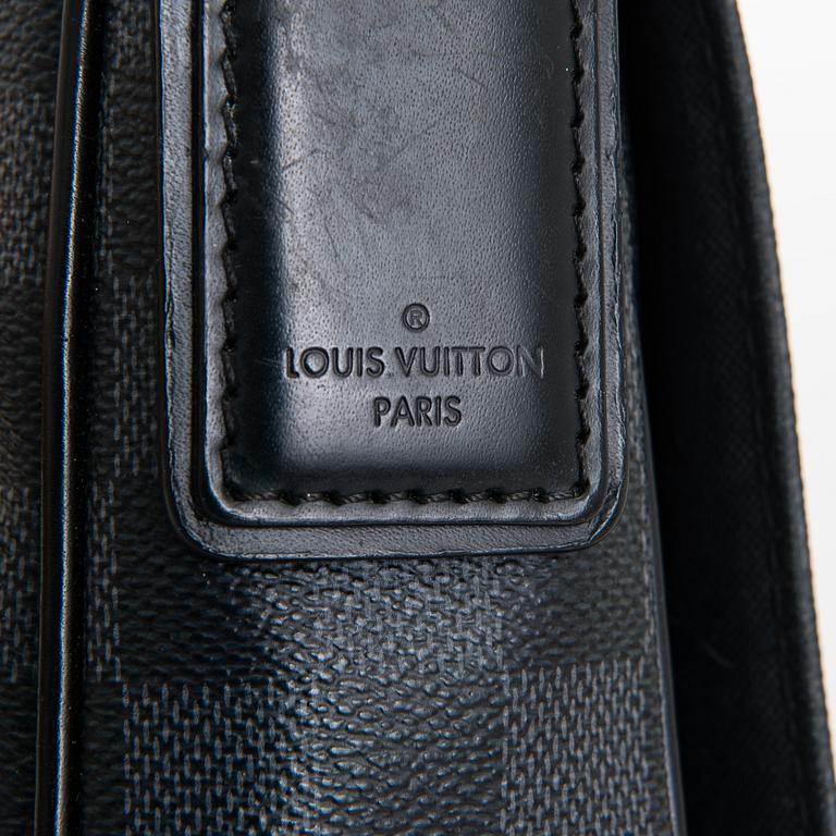 Louis Vuitton, "District PM Messenger", väska.