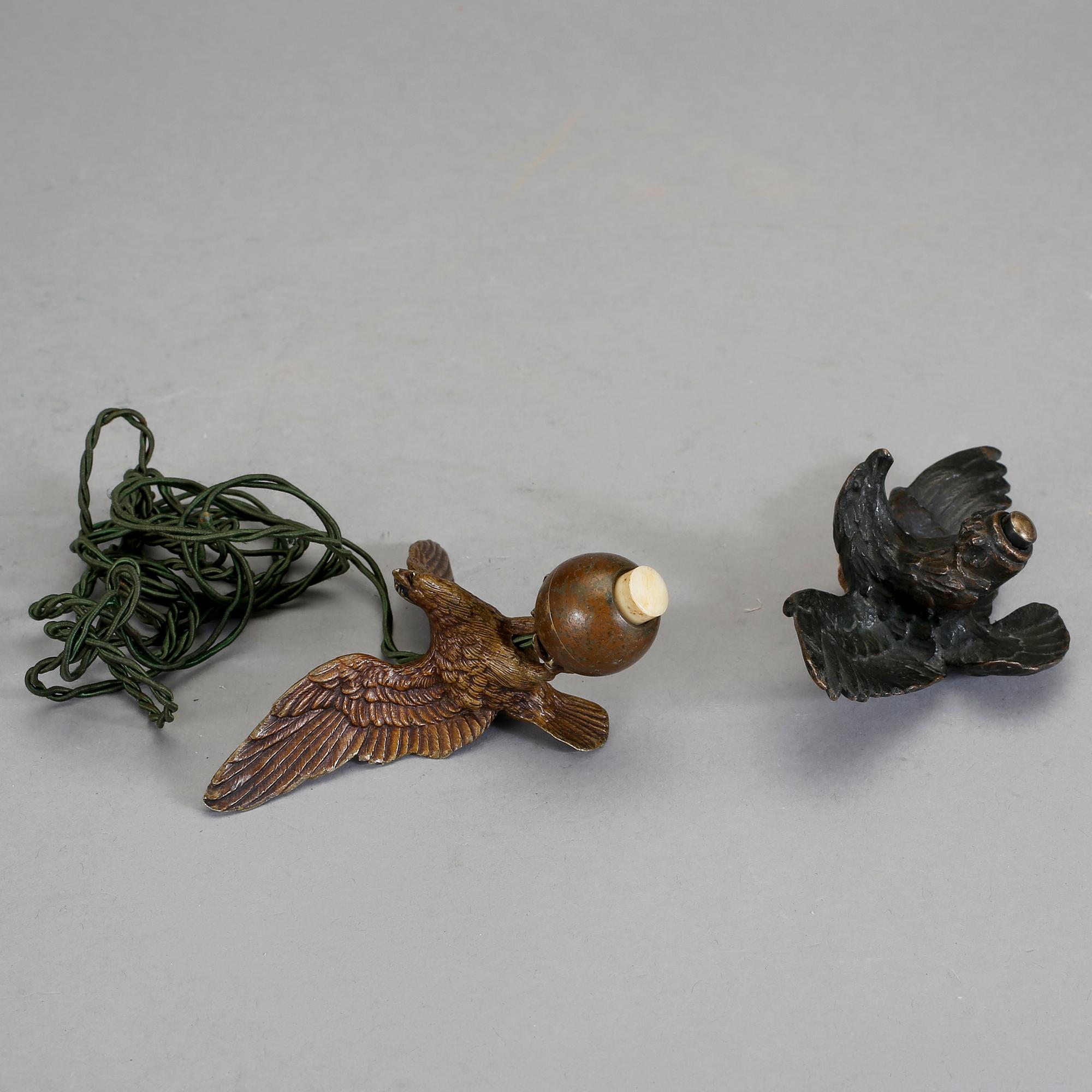 RINGKLOCKOR, 2 stycken, brons, 1900-talets början.
