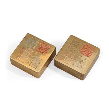 A pair of gilt copper seal boxes, Qing dynasty.