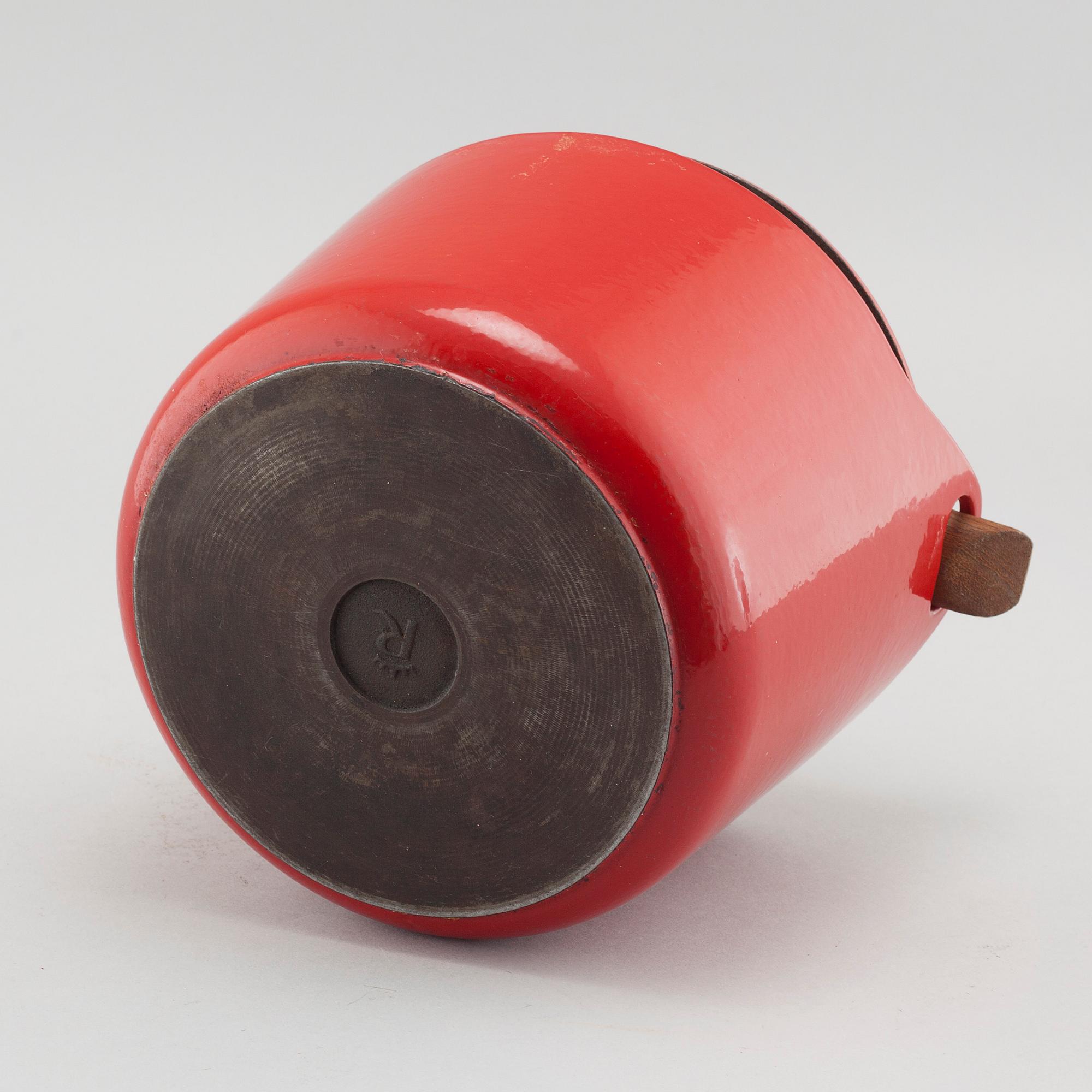 TIMO SARPANEVA, an enamel casserole pot for W Rosenlew & Co, Pori, Finland.