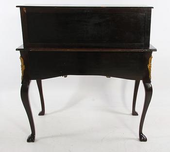 SKRIVBORD med UPPSATS. Rokokostil.