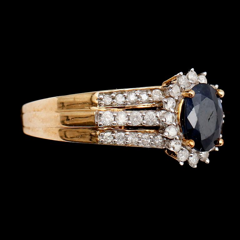 RING, 10 k guld, safir och briljanter tot ca 0.56 ct.