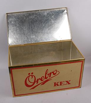 PLÅTBURKAR 5 st samt SKYLT. 1900-tal.