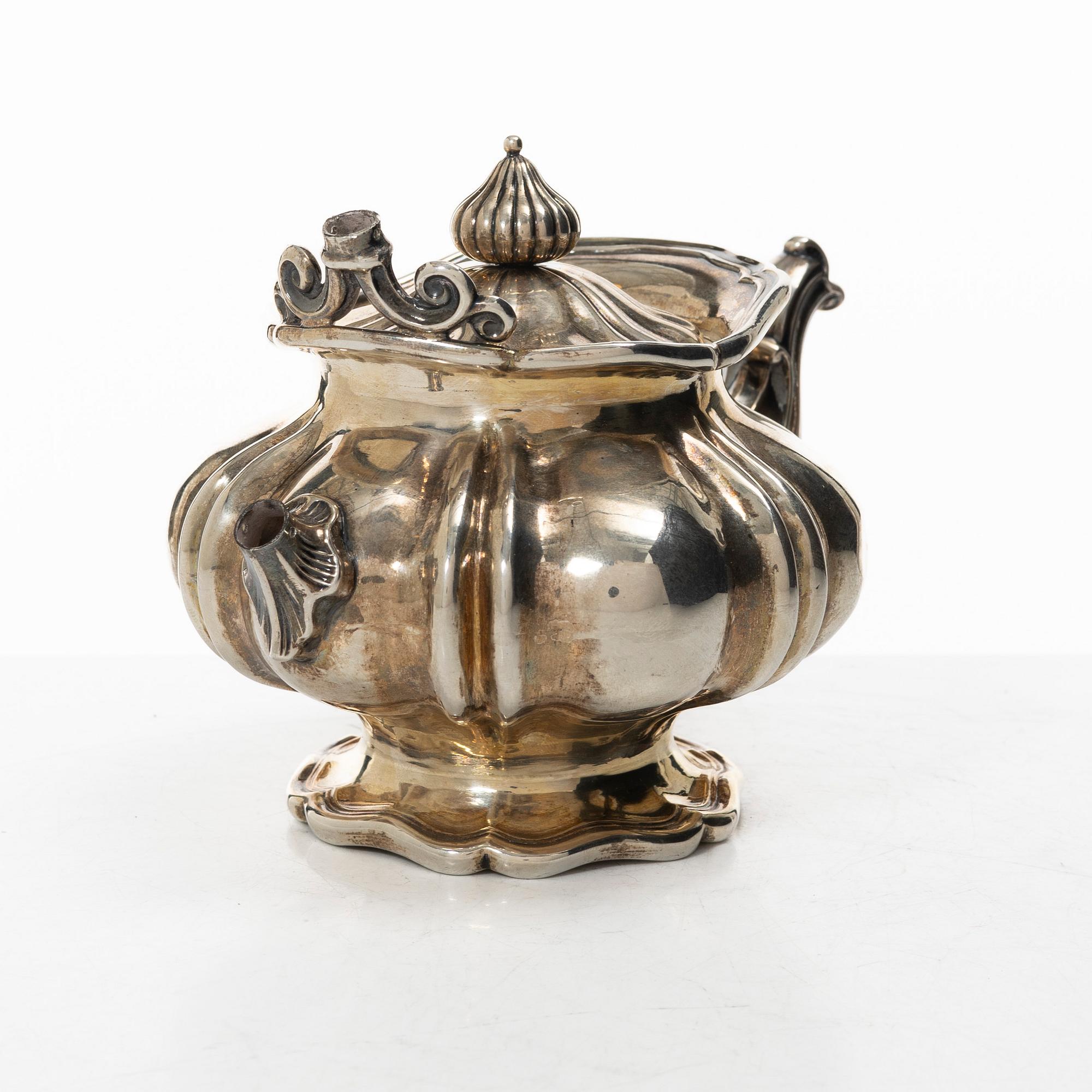 A Swedish silver teapot, marks of William Lyon, Gothenburg 1854.