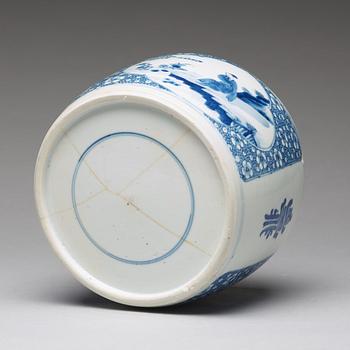A blue and white jar, Qing dynasty, Kangxi (1662-1722).