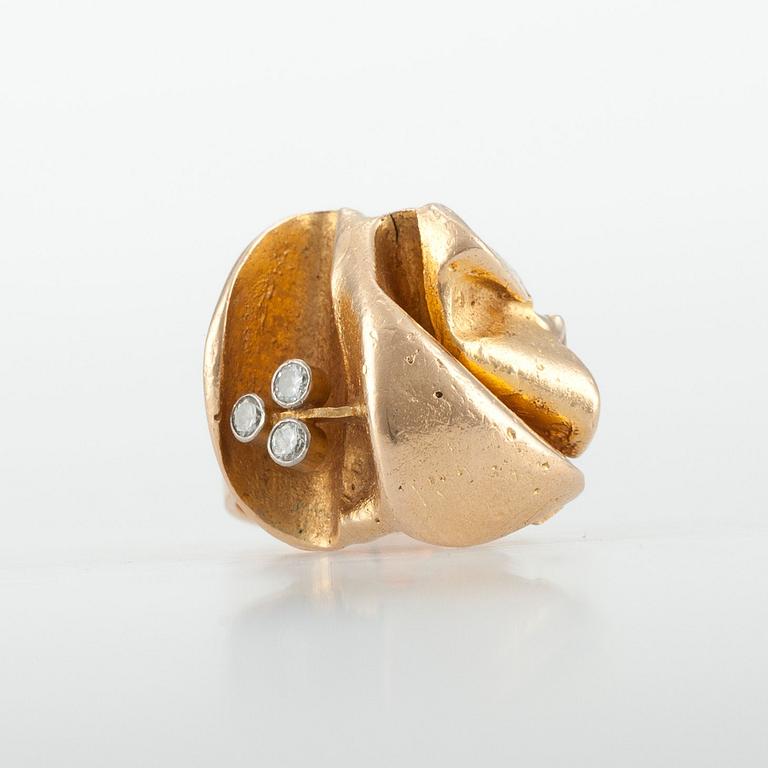 Björn Weckström, RING, 18K guld, "Kanjon" tre briljantslipade diamanter, sign. BW. Kruunu Koru 1966.