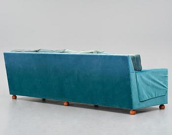 Josef Frank, a sofa model 3031, Firma Svenskt Tenn, 2018.