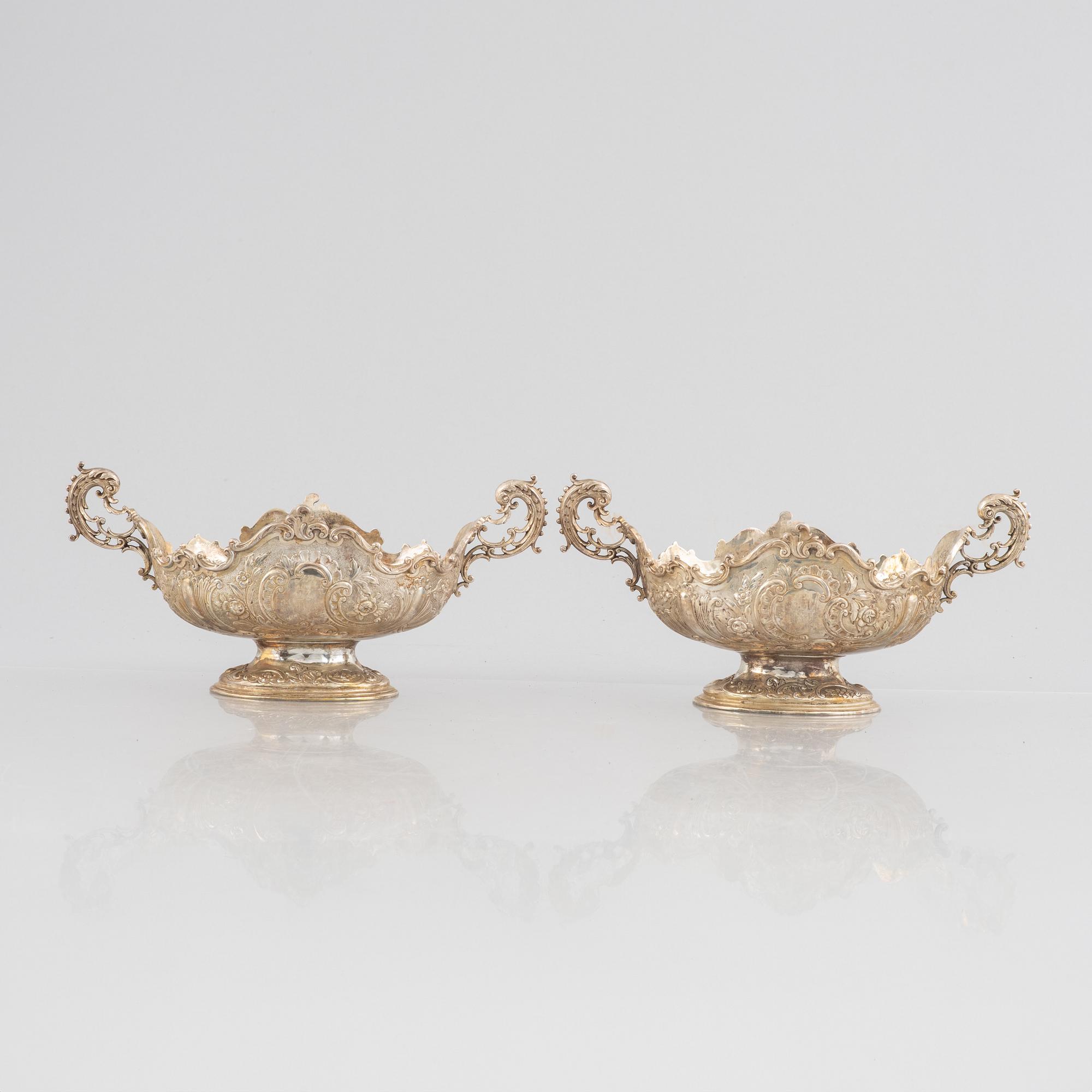 Walter & John Barnard, and Goldmisths & Silversmiths Co, a pair of silver bowls, London, England, 1894.