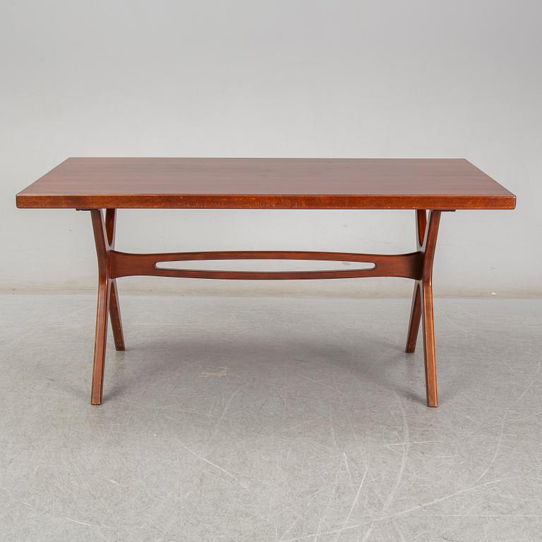 A mid 20th Century dinner table.