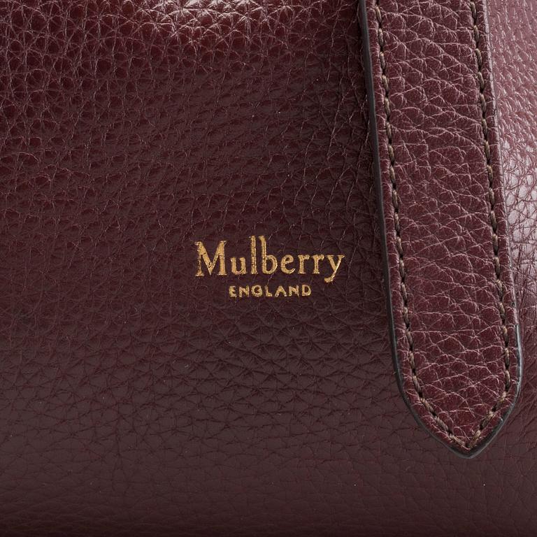 A MULBERRY SMALL TYNDALE BUCKET BAG.