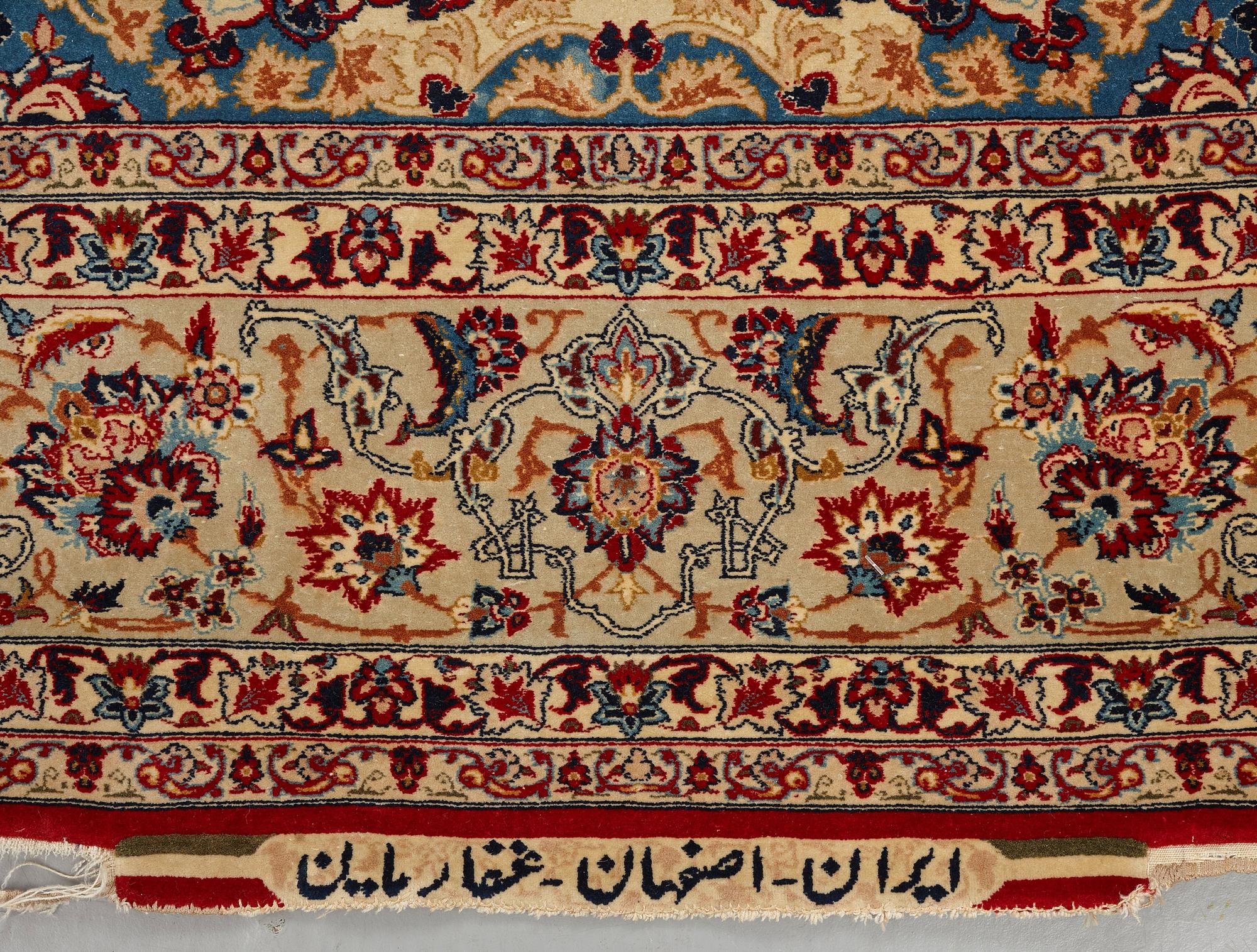 Matta, old Isfahan, signerad, ca 217,5 x 176,5 cm.