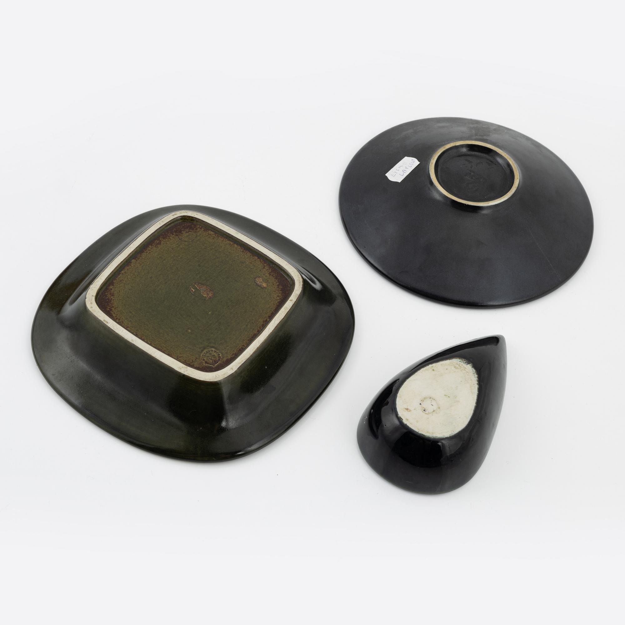 Lisa Larson, vas, skål samt två askfat, stengods,  gustavsberg.