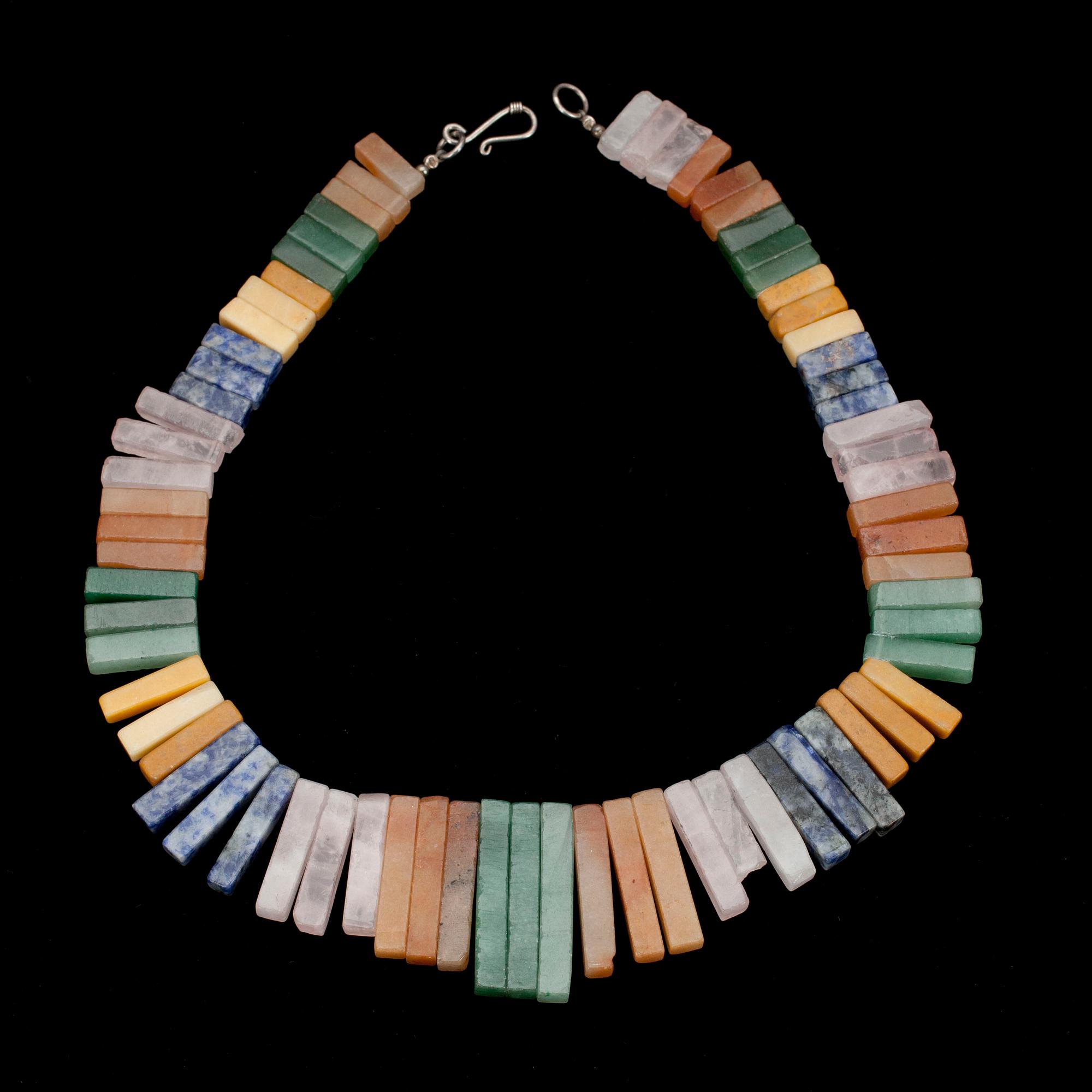 HALSBAND, silverlås, olika rektangelformade stenar, modern tillverkning.