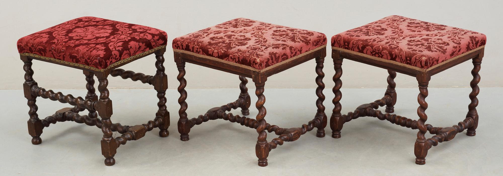 TABURETTER, 2+1, barock samt barockstil, 17 resp 1800-tal.