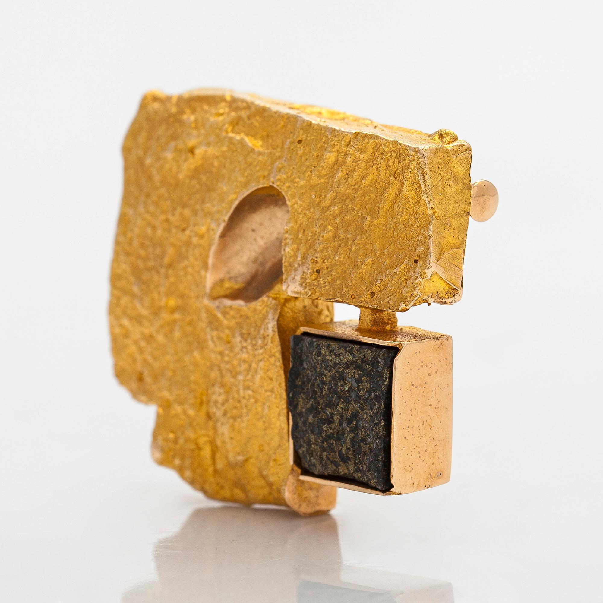 Björn Weckström, a 14K gold brooch with copper ore. Lapponia 1967.