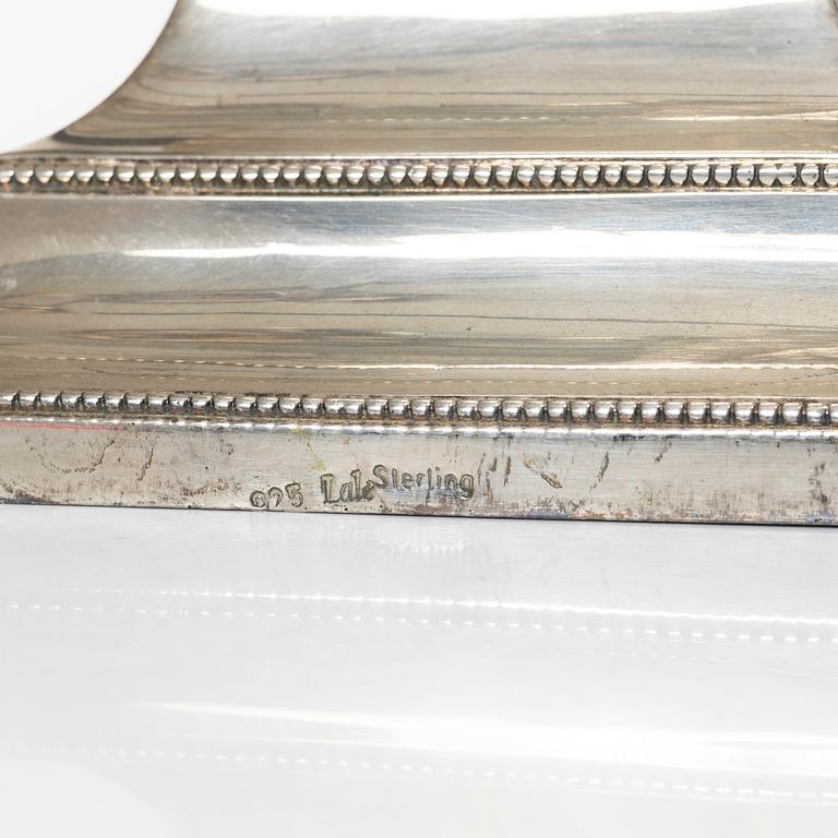 Kandelabrar, ett par, sterlingsilver, Louis XVI-stil, Lale Silverware & Co Ltd, Istanbul, Turkiet, 1900-tal.