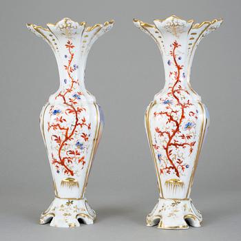 VASER, ett par, porslin, sent 1800-tal.