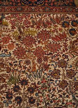 A carpet, a semi-antique Tabriz, ca 297,5 x 224 cm.