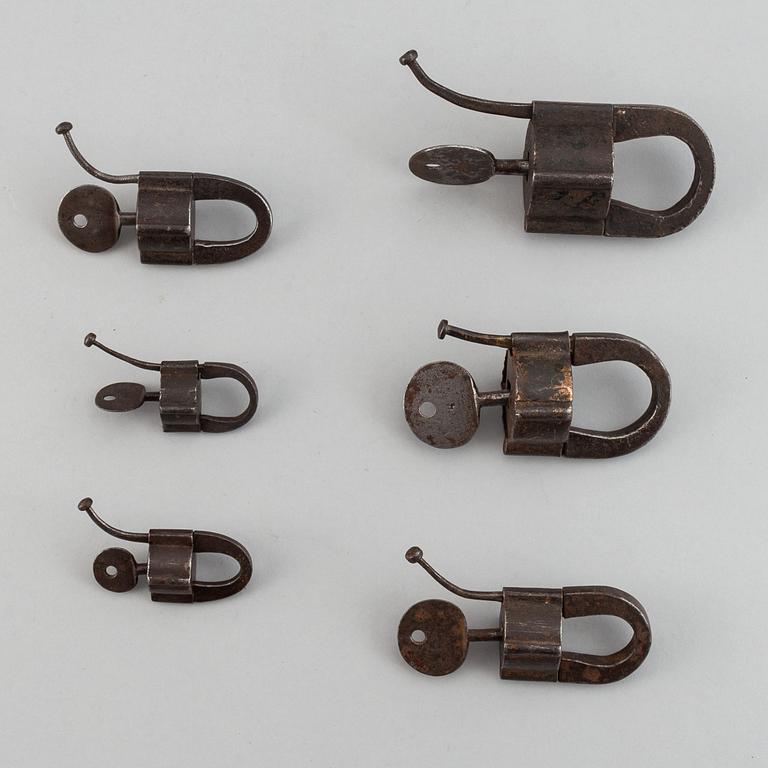 POLHEMSLÅS, 6 st, järn, 1700-/1800-tal.