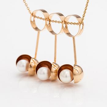 Olli Auvinen, A 14K gold and cultured pearls necklace. Westerback, Helsinki 1967.