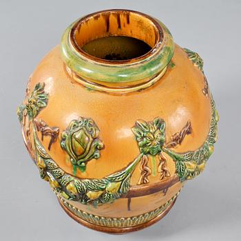 GOLVURNA, lergods, 1900-talets fjärde kvartal.