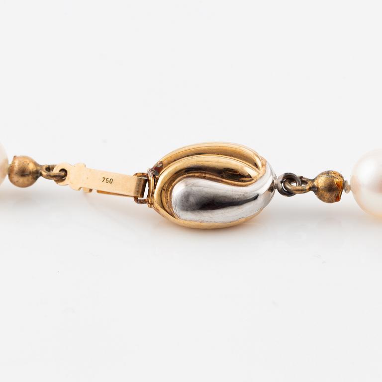 Pearl necklace, with cultured pearls, clasp in 18K gold.