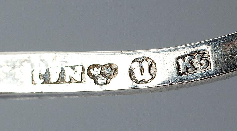 SLEVAR, 2 st, silver, Carl Fredrik Nyman, Umeå, 1864 resp August Wilhelm Ahnström, Växjö, 1909. Vikt tot ca 84 g.