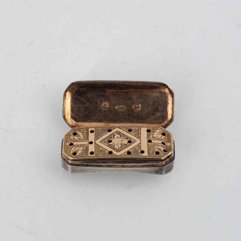 Four silver snuff boxes, including England.